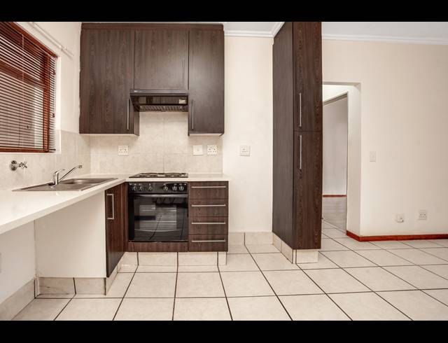 1 BEDROOM APARTMENT FOR SALE IN LONEHILL